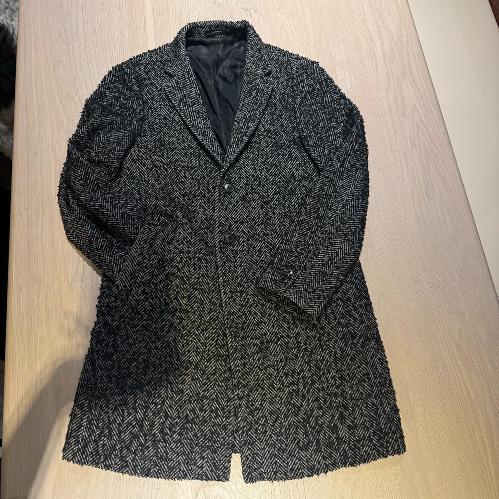 Excellent condition Men’s Black and Gray Herringbone Coat